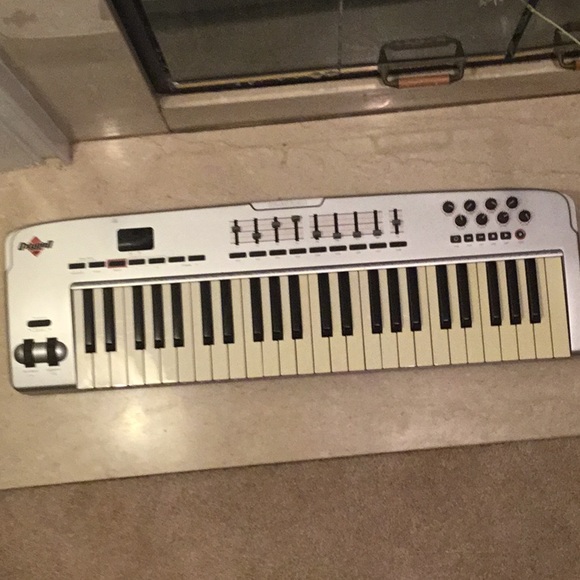MIDI Keyboard controller - Picture 8 of 8